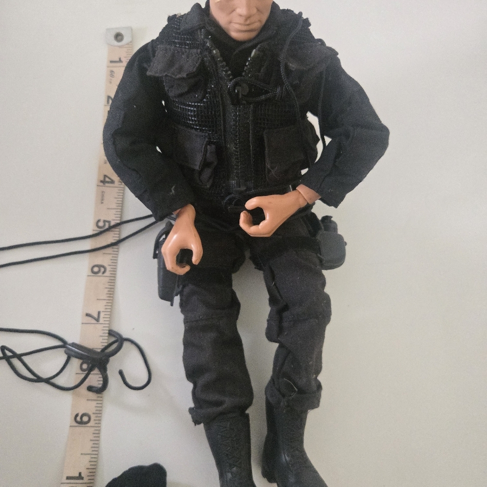 SWAT ACTION FIGURE - Picture 3 of 8